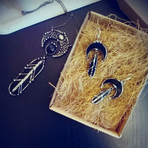 Lunar Mother feather set