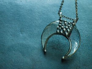 Pendant Crescent Moon magnifying glass, Crescent Moon Pendant, magnifying glass pendant, necklace, lunar necklace, Moon Jewelry boho chic