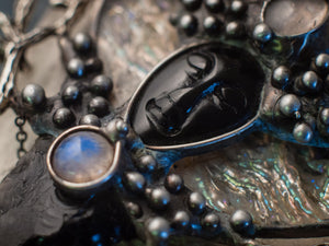 Pendant  Game of Thrones. Only obsidian can kill the King of the Night. Natural Stone- rhinestone, rose quartz, moonstone, agate, obsidian.