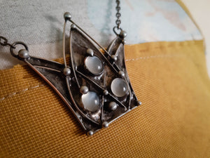The crown of queen of "Deep dream"